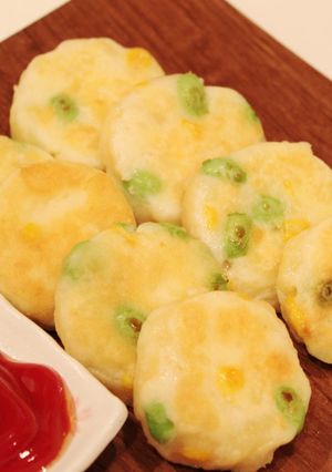 A picture of Healthy Baked Edamame Corn Potato Cakes.