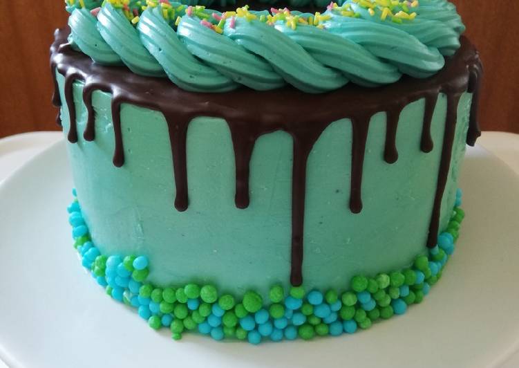Brownies dripping cake (birthday cake)