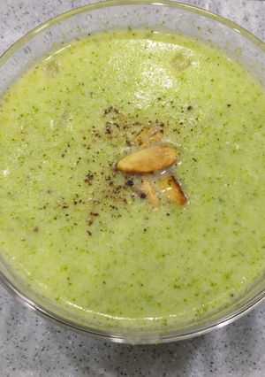 A picture of Broccoli Almond Soup.