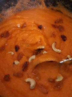 ரவைக் கேசரி (Ravai kesari recipe in tamil) செய்முறை முக்கிய புகைப்படம்