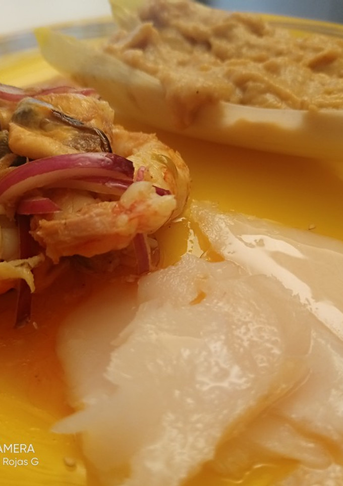 Una foto de Barcas de endivias, con relleno de frutos del mar 😜🦐🧅