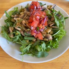 A picture of Mushroom and green beans salad.