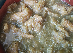 Una foto de Chicharrón en salsa verde