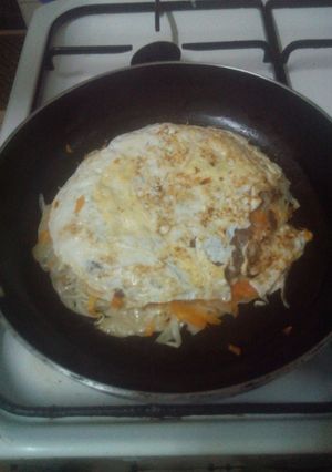 A picture of Okonomiyaki - Hiroshima style.