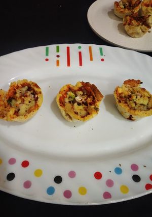 A picture of Pizza cups.