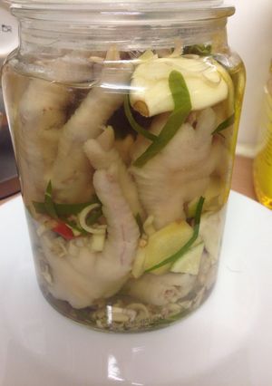 Hình của món Chân gà ngâm xả ớt.