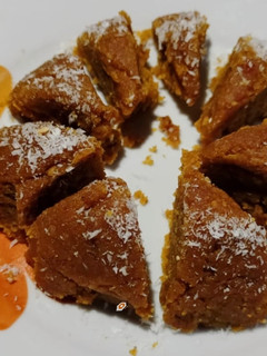 बेसन मावा बर्फी (Besan mawa barfi recipe in hindi) रेसिपी मुख्य फोटो