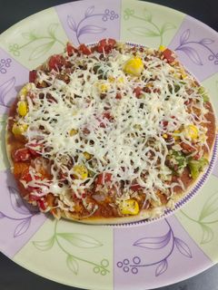 વેજ ચીઝ પીઝા (Veg Cheese Pizza Recipe In Gujarati) રેસીપી મુખ્ય ફોટો
