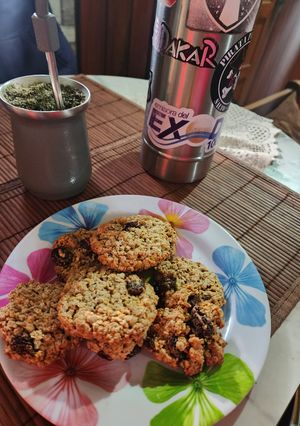 Una foto de Galletitas de avena con pasas y nueces