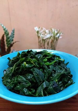 Foto resep Daun Singkong Rebus (Tips agar Empuk & tetap Hijau)