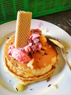 Foto resep Pancake with strawberry ice cream
