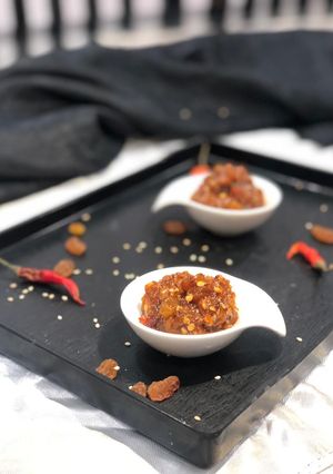 A picture of Kishmish Chutney (Raisin Chutney).