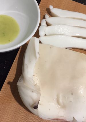 Hình của món Mực luộc sả và bí đao luộc cạn.