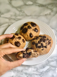 Una foto de Bollitos integrales con chocolate 🍫