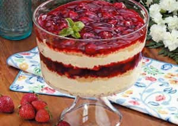 Steps to Prepare Quick STRAWBERRY CHEESE CAKE TRIFLE