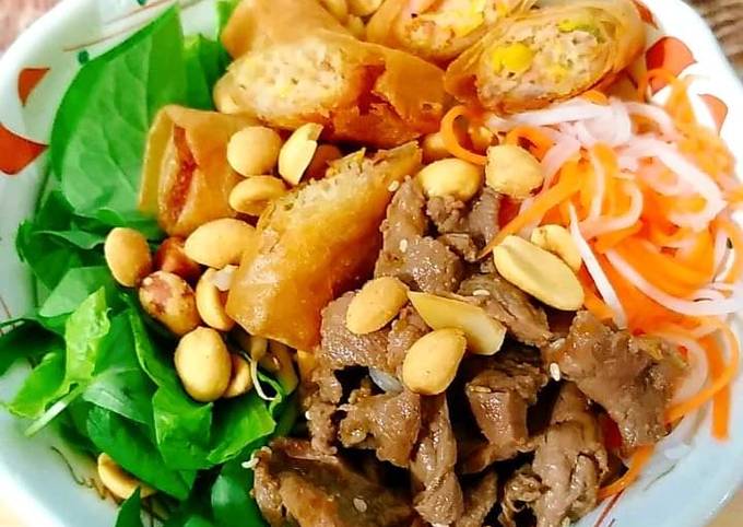 Bún Thịt Xào Chả Giò: Tổng Hợp Thông Tin