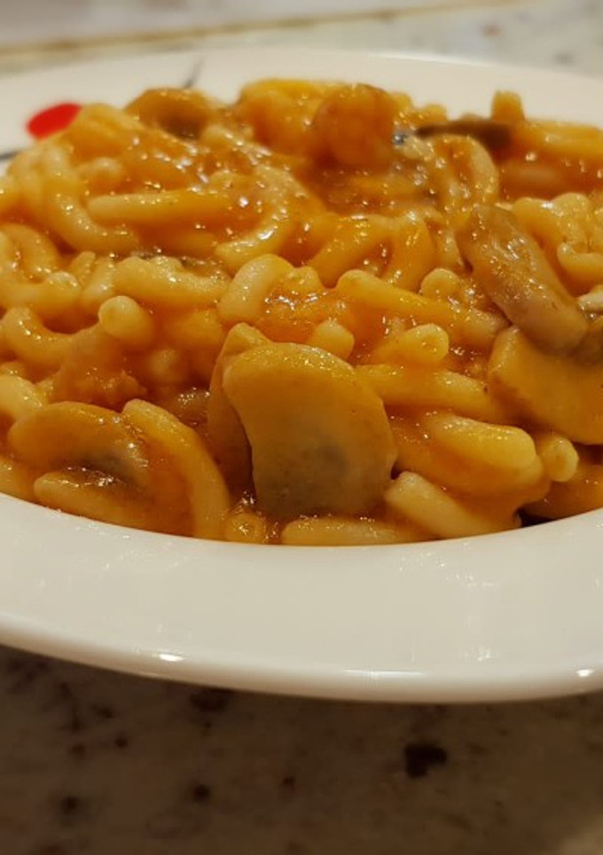 Una foto de Fideuá de champiñones y gambas