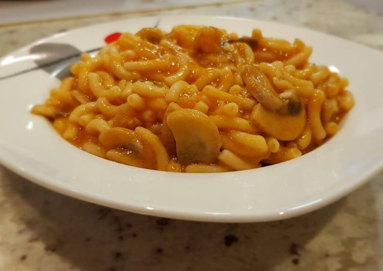 Fideuá de champiñones y gambas
