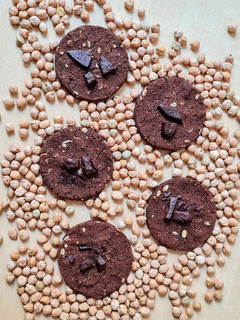 Una foto de Cookie-garbanzos veganas, proteicas y saludables, sin azúcar, sin edulcorante, sin harina 🍪