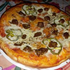 A picture of Beef tikka pizza.