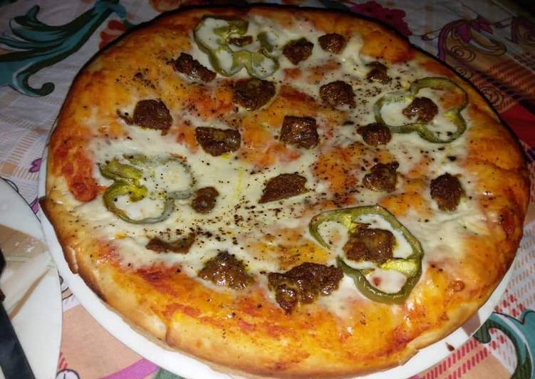 Beef tikka pizza