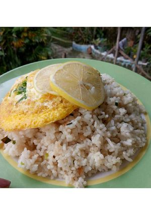 A picture of Lemon garlic fried rice.