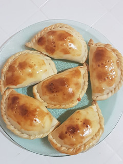 Una foto de Empanadas al horno de jamón, queso y huevo 🥟