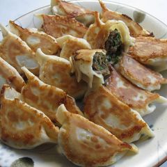 Beef & Garlic Chives Curry Gyoza A picture of Beef & Garlic Chives Curry Gyoza.