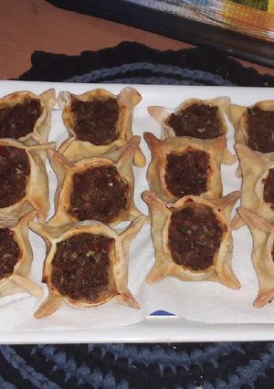 A picture of Sfiha Baalbakieh (Lebanese Meat Pies).