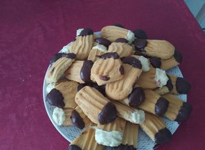 Foto principal de Pastas de te, con esencia de almendras amargas,