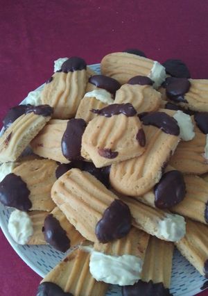 Una foto de Pastas de te, con esencia de almendras amargas,