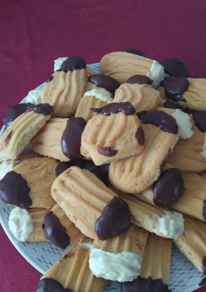 Una foto de Pastas de te, con esencia de almendras amargas,