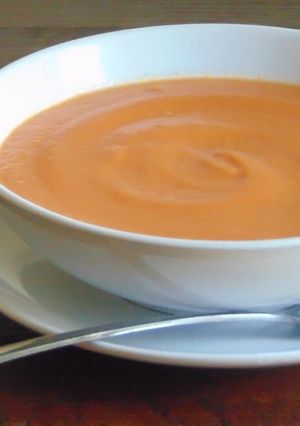 A picture of Slow Roasted Tomato and Garlic Soup.