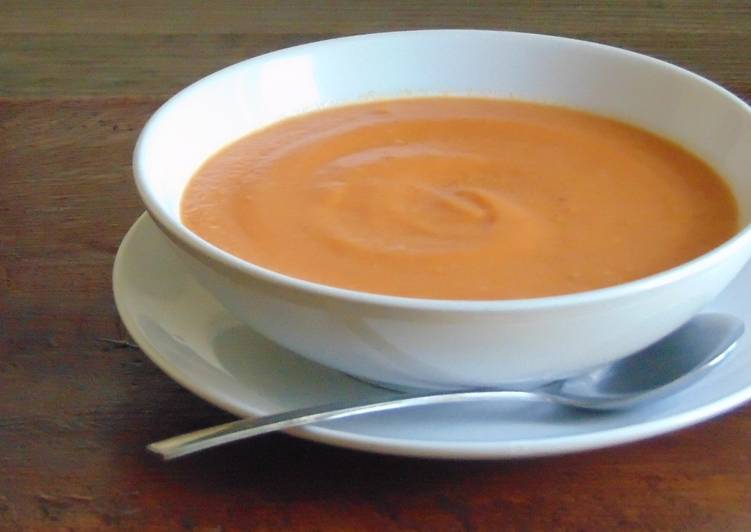 Easy Meal Ideas of Slow Roasted Tomato and Garlic Soup