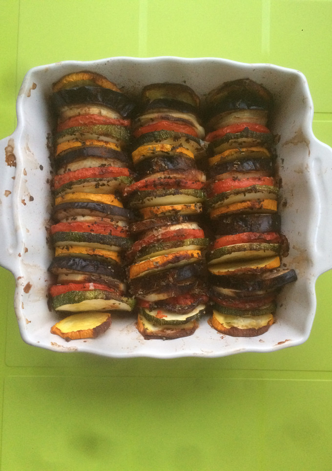 Una foto de Tian de verduras de verano 