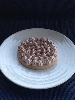 Una foto de Tarta de bizcocho "capucine" con chantilly de chocolate