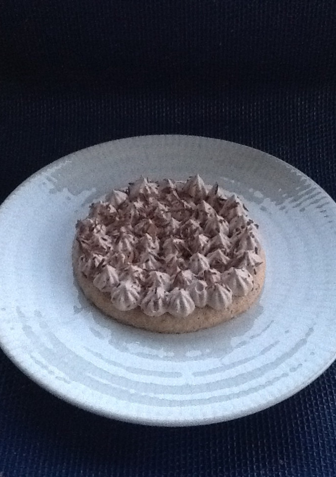 Una foto de Tarta de bizcocho "capucine" con chantilly de chocolate 