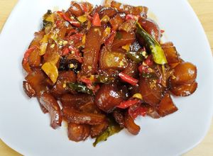 Foto resep Oseng Kikil Sapi Pedas-Manis Khas Jogja 🥰