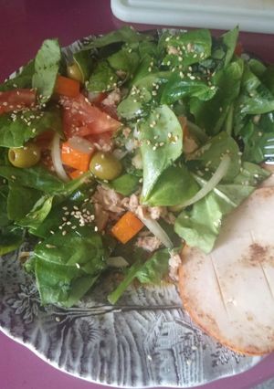 Una foto de Ensalada de espinacas con salsa de soja-miel