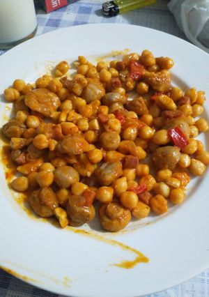 Una foto de Garbanzos con castañas