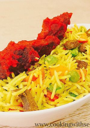 A picture of Stirred fried rice and fried peppered beef.