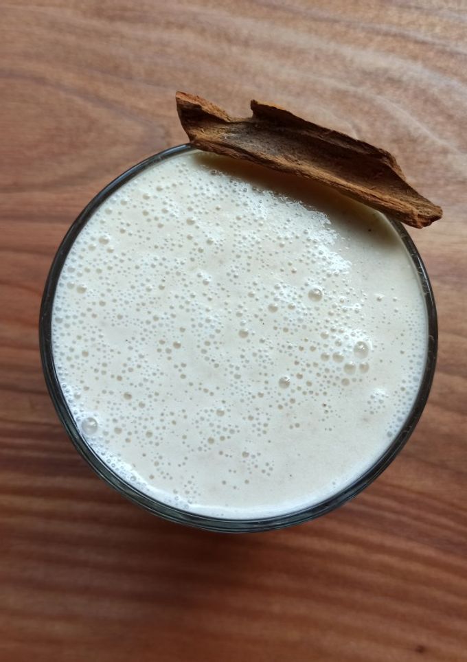 Una foto de Smoothie de manzana, canela y nuez