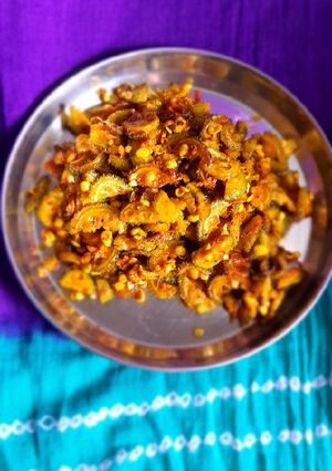 કંકોડા નું શાક (Kantola Shak Recipe In Gujarati) રેસીપી મુખ્ય ફોટો