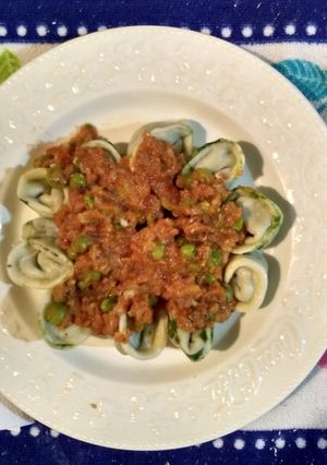 Una foto de Capeletis caseros de pollo y espinacas