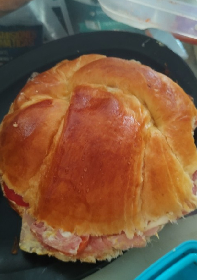 Una foto de Croissant 🥐 o cuernito tipo sándwich de jamón