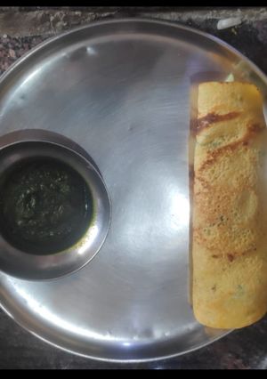 पनीर स्टाफ मूंग दाल चीला (Paneer stuffed moong daal chilla recipe in Hindi) रेसिपी मुख्य फोटो
