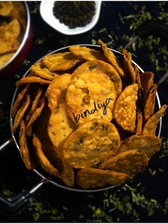 ક્રિસ્પી મેથી પૂરી (Crispy Methi Puri Recipe In Gujarati) રેસીપી મુખ્ય ફોટો