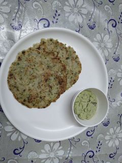 અકકી રોટી (Akki Roti Recipe In Gujarati) રેસીપી મુખ્ય ફોટો
