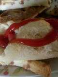 Rollitos de pan con salchicha y queso,