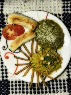 ગ્રીન ભાજી વીથ યલો પુલાવ રેસીપી મુખ્ય ફોટો